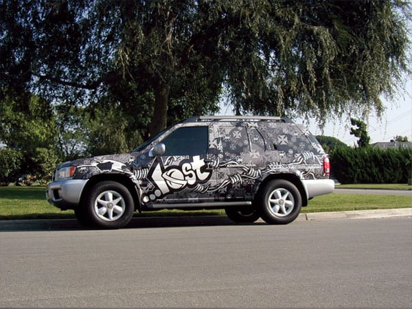 Full body vehicle graphics Full body vehicle graphics make everyone stop and look, and let’s face it- that’s the idea of advertising. Let Platon help you brainstorm a creative mobile display solution.