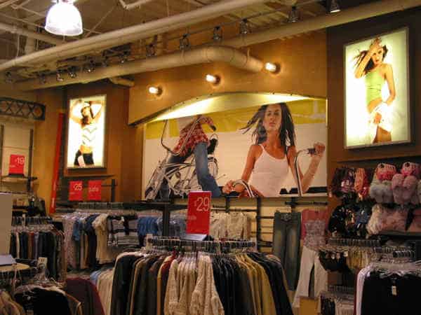 Wet Seal Wet Seal hired Platon Graphics to help them with their re-branding signage