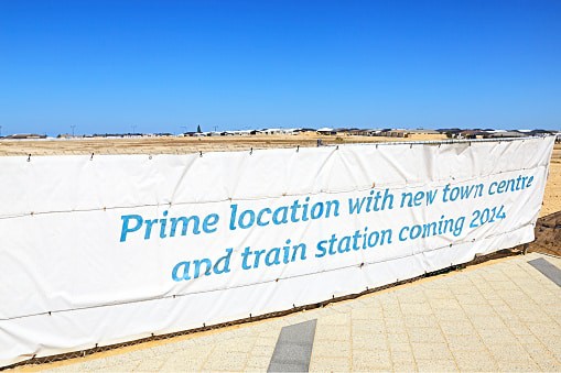 Fence banner los angeles If you want your business to be noticed in Los Angeles getting a fence banner will help you stand out.