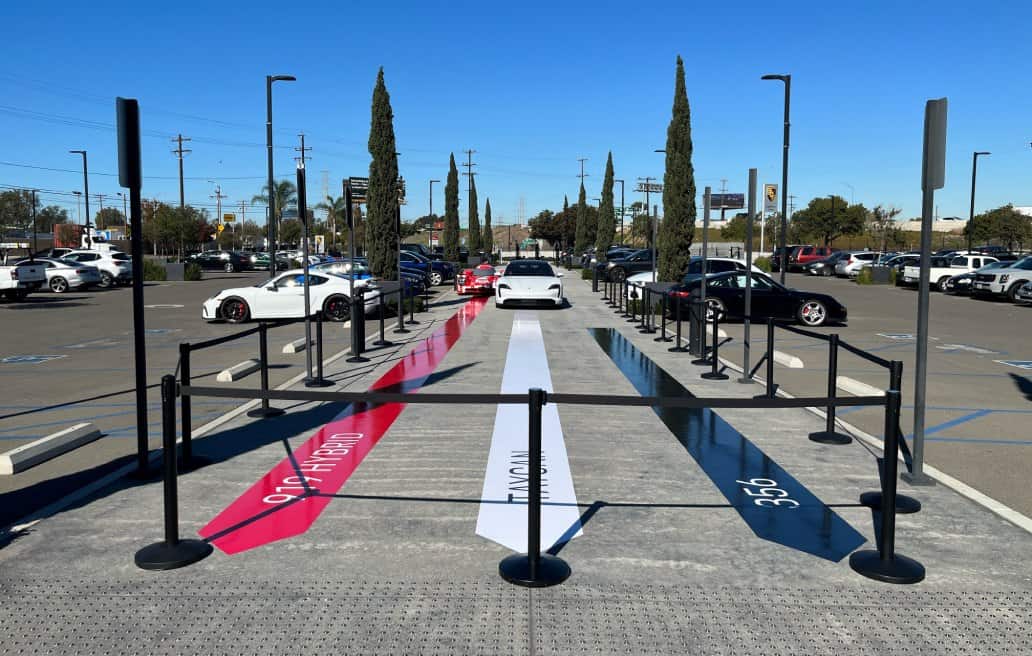 outdoor floorgraphic a parking lot filled with lots of parked cars.